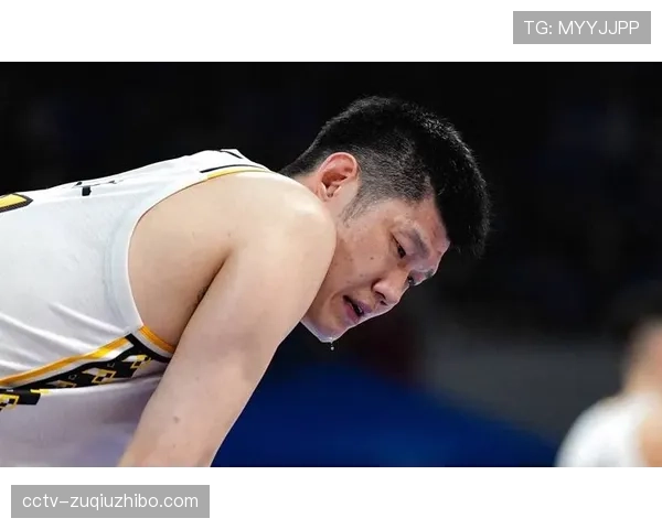 胡金秋二次进攻意识出色，前场篮板拼抢创造额外得分机会